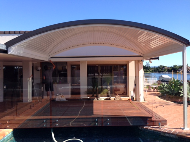CURVED OUTBACK PATIO - BROADBEACH WATERS, GOLD COAST